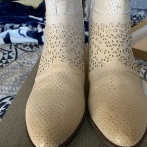 Maurice boots size 8